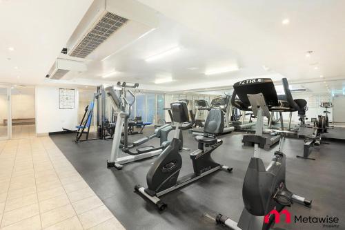 MetaWise Chatswood 1Bed next to station - image 9