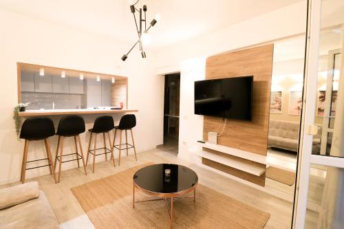 Piata Romana, Two Bedrooms Apartment - Tap to explore photos