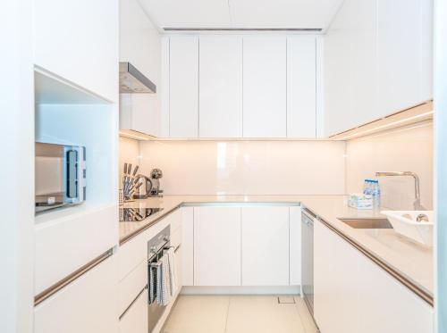 HomesGetaway - Modern 1 Bedroom in JBR The Address - image 5