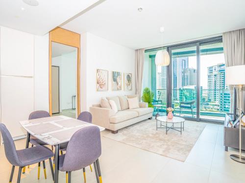 HomesGetaway - Modern 1 Bedroom in JBR The Address