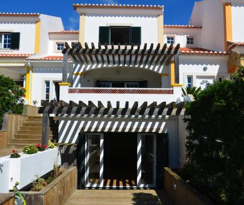 Ocean House Relax, Nature & Fun in Ribeira d'llhas Beach