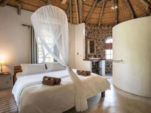 Mobola Island Lodge in Divundu