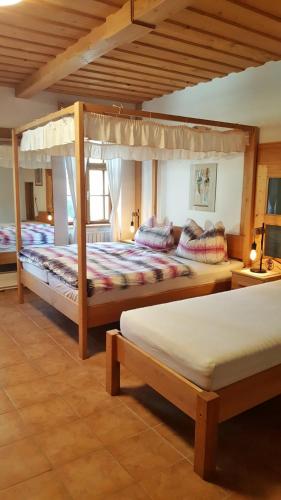 heurigengasthof prinz in เซเฟลด์ คาโดลซ์