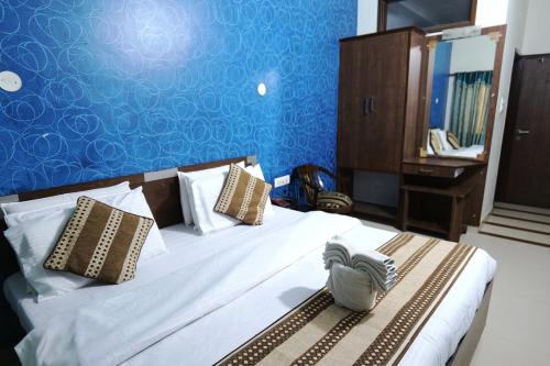 Double Room image 3