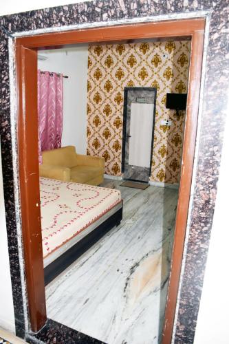 Deluxe King Room image 2