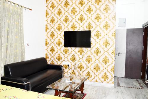 Deluxe King Room image 3