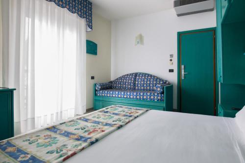3 twin beds