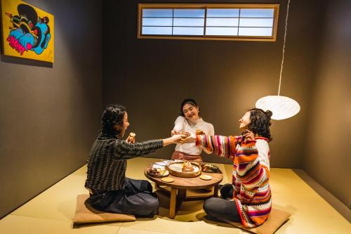 YANAKA SOW - Tap to explore photos