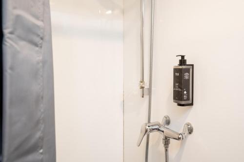 Shower, Haka House Hostel Tekapo in Lake Tekapo