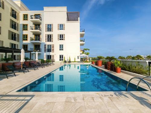 Swimming pool, Beautiful 1 bedroom in Port De La Mer near Nikki Beach Dubai