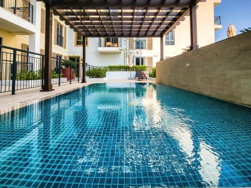 Swimming pool, Beautiful 1 bedroom in Port De La Mer near Nikki Beach Dubai