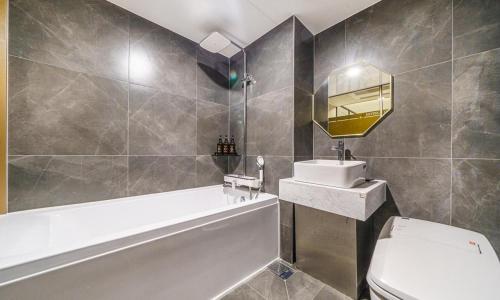 room detail thumbnail 2