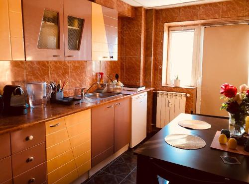 City Center Unirii Square Private rooms with City View - Shared Amenities 3