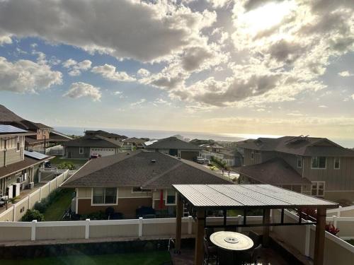 Kilátás, New 4 Bedroom Home with Ocean and Gorgeous Mountain Views in the gated community of Mauna Olu in Makaha (HI)