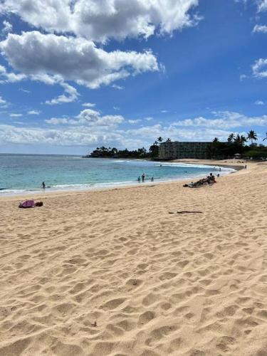 Strand, New 4 Bedroom Home with Ocean and Gorgeous Mountain Views in the gated community of Mauna Olu in Makaha (HI)