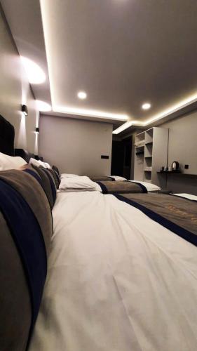 Quadruple Room image 7
