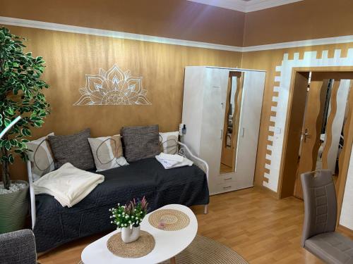 Best-Preis FEWO Rathausblick 2 - Zentrale Lage in Wittenberge - 2 Personen - Einzelzimmer - Vollausstattung - WLAN / Prime & Self-Check-In in Wittenberge, Deutschland