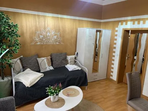 Best-Preis FEWO Rathausblick 2 - Zentrale Lage in Wittenberge - 2 Personen - Einzelzimmer - Vollausstattung - WLAN / Prime & Self-Check-In in Wittenberge, Deutschland