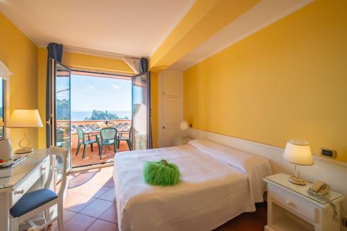 Mendolia Beach Hotel in Taormina