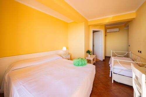 Mendolia Beach Hotel - image 5