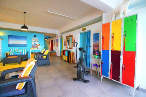 The Waves Hostel by Amazing Madeira 3