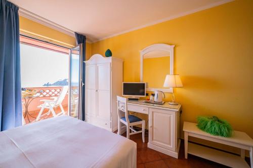 Mendolia Beach Hotel - image 3