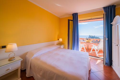 Mendolia Beach Hotel - image 6