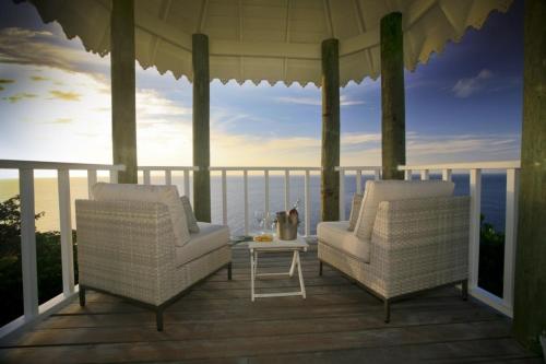 ระเบียง/ชานเรือน, Beautiful 2-bed cliffside villa - Saline Reef villa in โกร ไอส์เลต