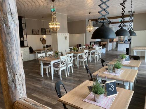 Restorāns, Café Ilse - Ferienwohnungen (Cafe Ilse - Ferienwohnungen) in Ranis