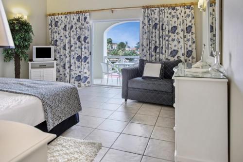 The Harbour #6 - 2 Bedrooms in Rodney Bay townhouse