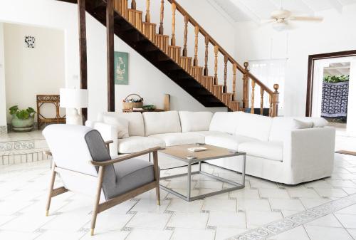 The Date House - Four Bedroom Villa with Private Pool near the beach and Calabash Cove Resort villa in โครินท์