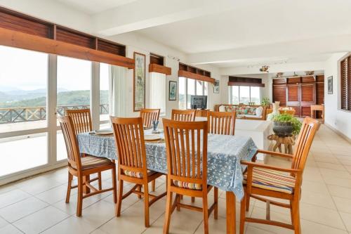 設施, Hilltop Villa with great views out to sea - Villa Cadasse villa in 格羅斯伊斯勒