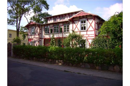 Villa Gundula nur 600m bis zum Ostseestrand in Zinnowitz, Deutschland