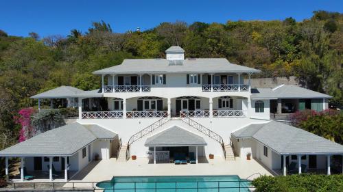 ทัศนียภาพภายนอกโรงแรม, Zephyr Hill - 2 bedroom Villa with awe inspiring views villa in แคพ เอสเตท