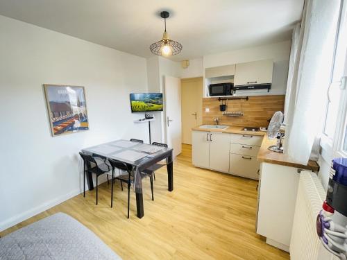 Cocina, LAppart de Gauche Confort en ville avec parking privé (LAppart de Gauche Confort en ville avec parking prive) in Le Creusot