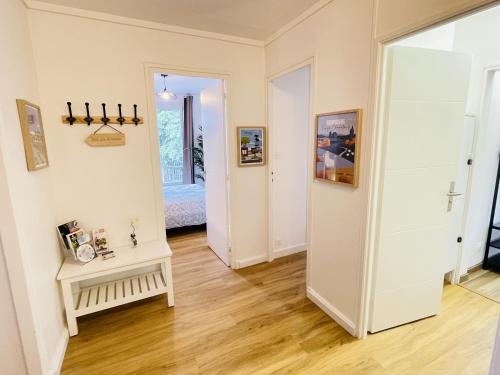 Vestíbulo, LAppart de Gauche Confort en ville avec parking privé (LAppart de Gauche Confort en ville avec parking prive) in Le Creusot