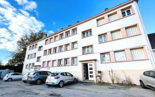 Bañera de hidromasaje, LAppart de Gauche Confort en ville avec parking privé (LAppart de Gauche Confort en ville avec parking prive) in Le Creusot