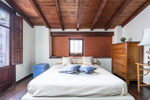 GuestHost - Castello Ursino Apartment with Balcony, Catania