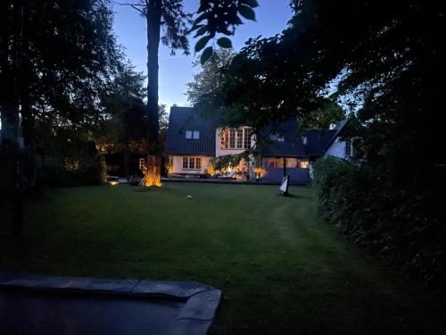  Luxurious 10 bed Spa house, beach, forest, sauna, zen, Pension in Vedbæk bei Kajerød