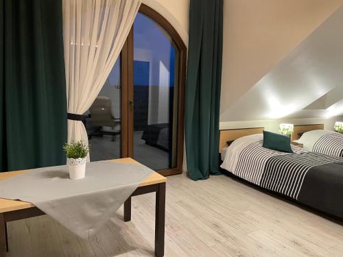 3 twin beds