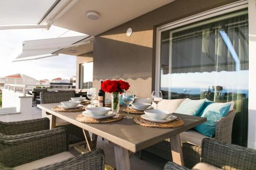 Apartment with Sea View image 4