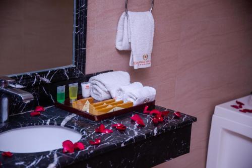 Deluxe Twin Room image 10