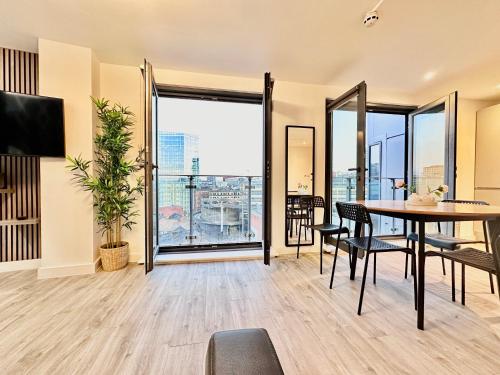 City centre, Top floor apartment, Two balconies, Manchester