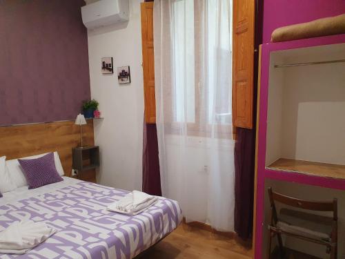 Small Double Room image 5