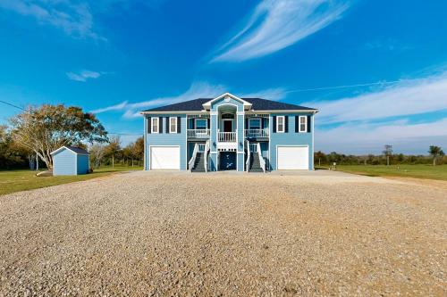 30-Acre Danbury Retreat By the Bayou: BBQ & Views