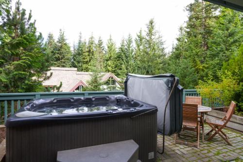 Arrowhead Point 9 | Ski Home, Private Hot Tub, Shuttle Bus to Village in Whistler, Canada