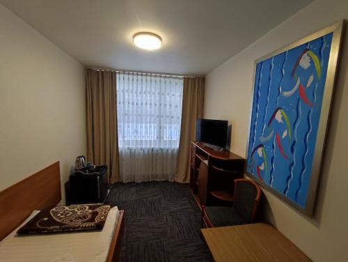 Standard Single Room with Shared Bathroom image 7