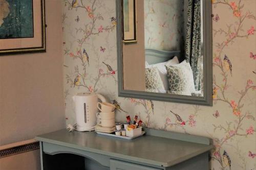 The Waterfront Townhouse Accommodation - image 9