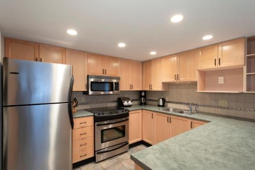 Stoneridge 32 | Spacious Townhome w/ Ski Access, Private Hot Tub & Covered Parking in Whistler, Canada