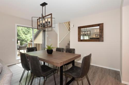 Stoneridge 32 | Spacious Townhome w/ Ski Access, Private Hot Tub & Covered Parking in Whistler, Canada